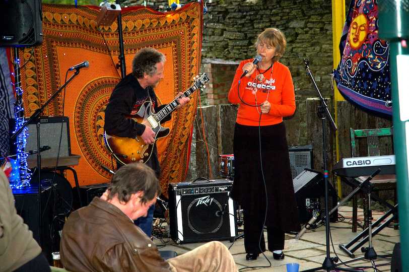 Maggie Nichols and Steve Howlett performing as Dynamite Dream 2004